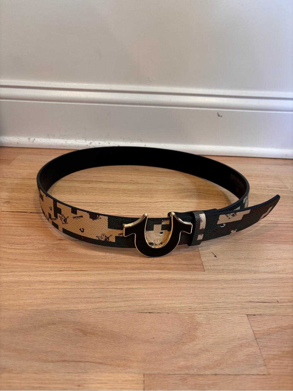 True Religion camouflage horseshoe buckle belt size 34